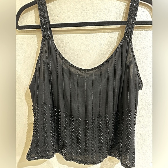 Elegant Black Sleeveless Top - Picture 1 of 4